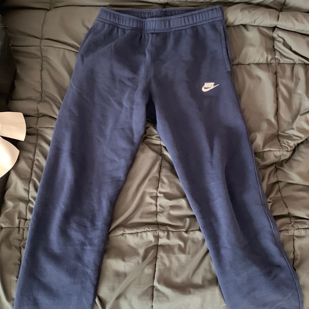 Nike joggers medium